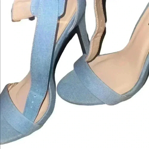 Super Cute Ankle Strap High Heel Sandals ⬇️PRICE DROP⬇️. - Picture 4 of 8